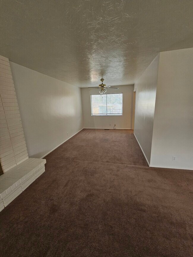 Building Photo - 4 bed 2 bath Home in Murray