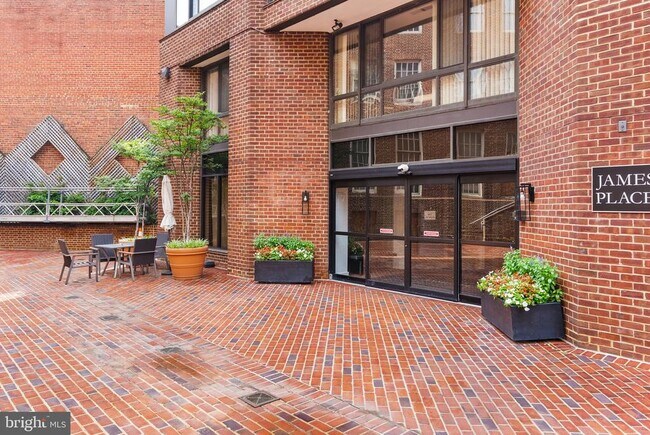 Building Photo - 1077 30th St NW