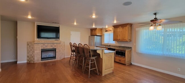 Building Photo - Charming 3 Bedroom, 2 Bath Home with Mountain Views