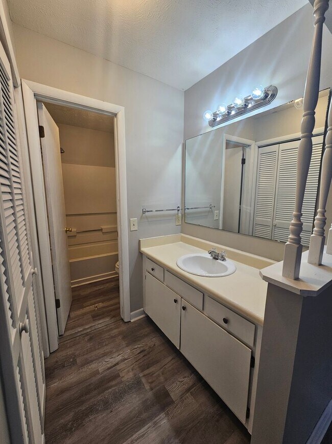 Building Photo - SPECTACULAR 3 Bedroom home!!