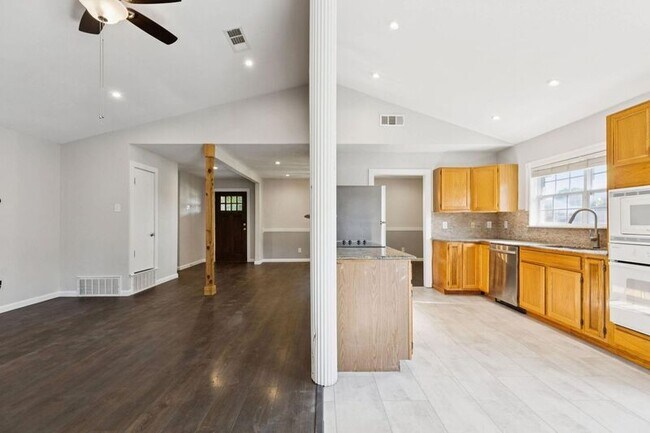 Building Photo - 3324 Claymore Dr
