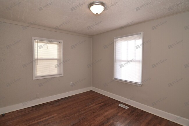 Building Photo - Section 8 OK!!! All Electric 3 Bed/2 Bath