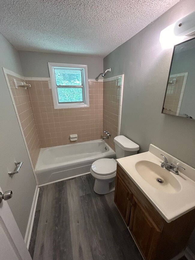 Building Photo - Carrollton City Apartment!