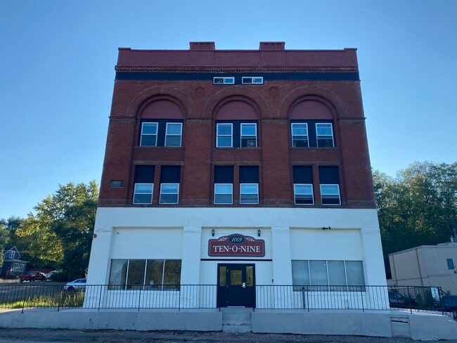 Floorplan - Ten-0-Nine