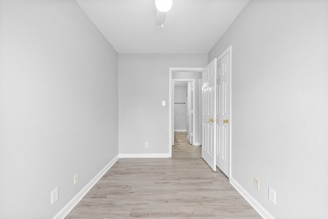 Building Photo - 1042 Shadow Ridge Ave