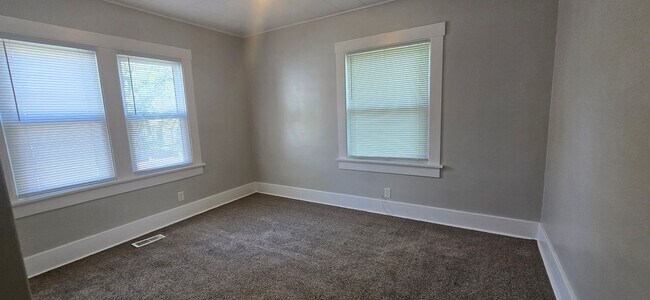 Building Photo - West End Home offering 3 Bedrooms, 1 bath!