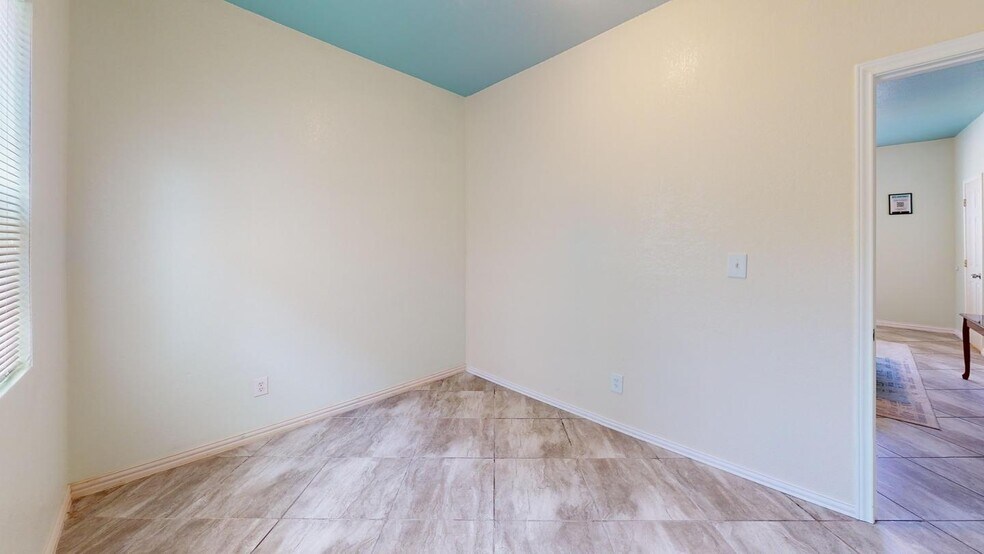 Building Photo - Stunning Fort Worth home in a sought-after neighborhood