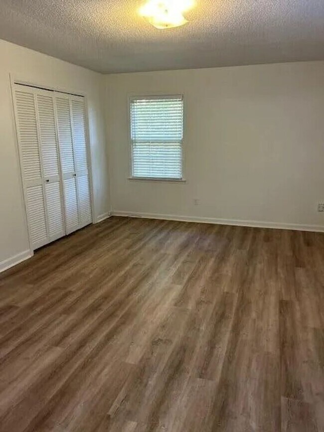 Building Photo - GORGEOUS RENOVATED HOME