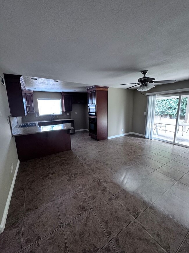 Building Photo - Beautiful 4 bed 2 baths house in a great a...