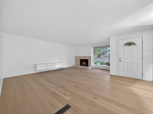 Building Photo - 16711 NE 18th St