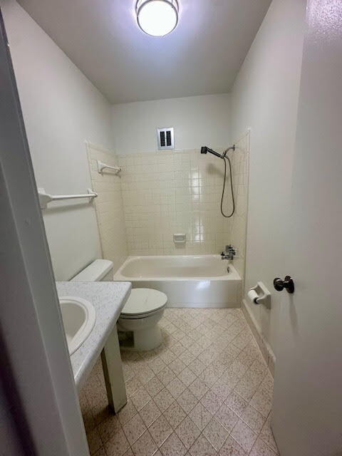 Building Photo - Live Near Vanderbilt & Belmont! Updated Condo with Pool Access