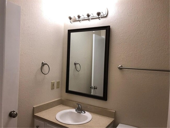 Building Photo - 6907 Woodhue Dr