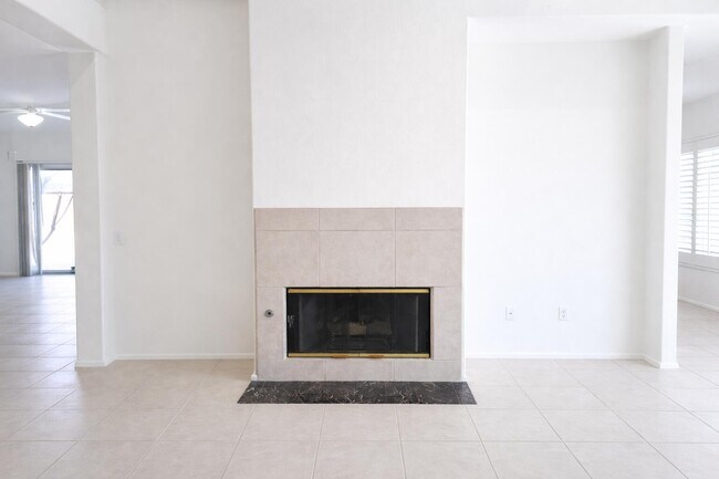 Building Photo - 78715 Naples Dr