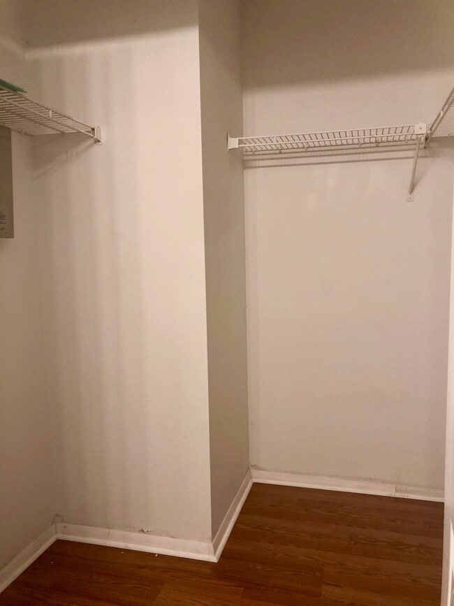 Building Photo - Spacious 2 bedroom 1.5 Bath Now Available - Pine Hills