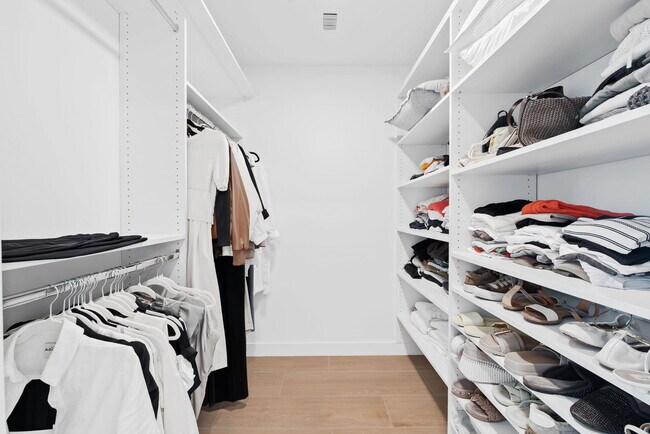 Building Photo - 900 N Ocean Blvd