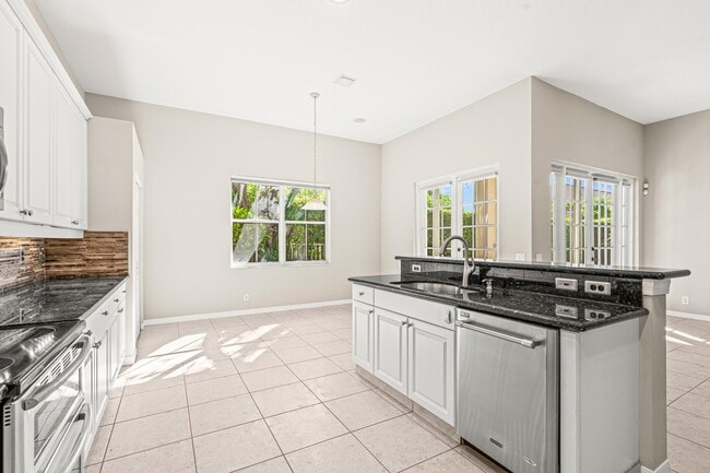 Building Photo - 1366 Crossbill Ct