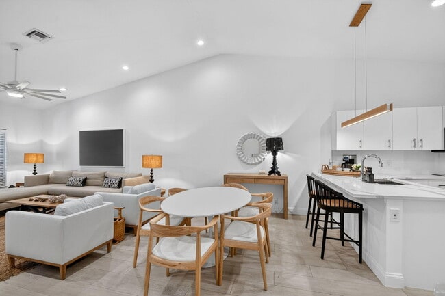 Building Photo - 2904 Spanish Trail