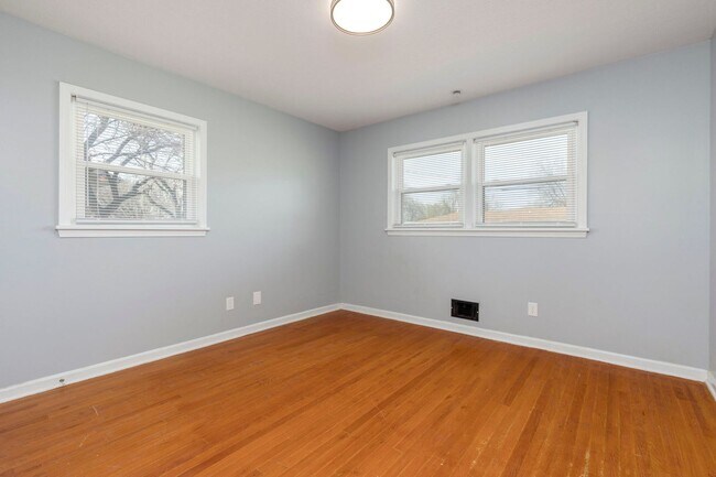 Building Photo - 1702 Bonnyville Blvd