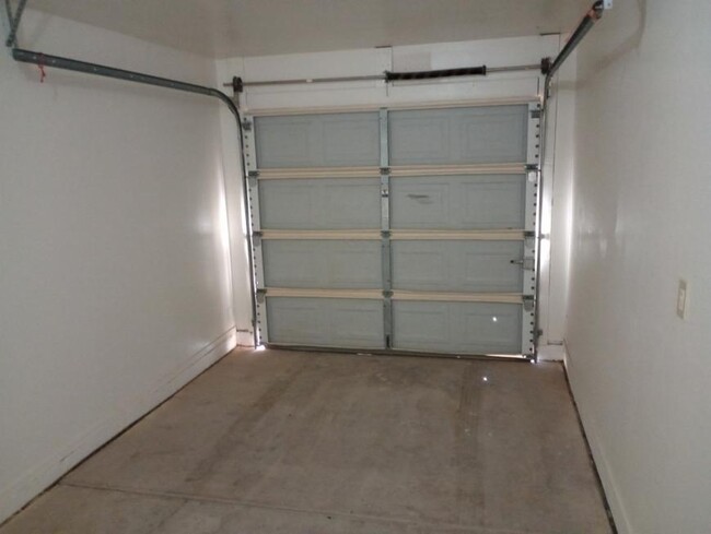 Building Photo - 3 bedroom in Eloy AZ 85131