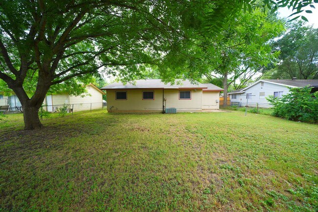 Building Photo - 221 Judith Ann Dr