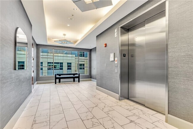 Building Photo - 301 Fifth Ave