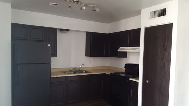 Building Photo - Ready to move-in 1BD apartment