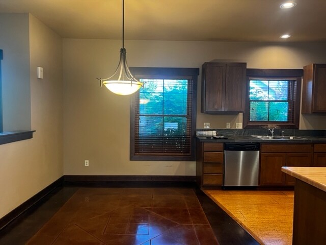 Dining Area - 383 N Ferguson Ave