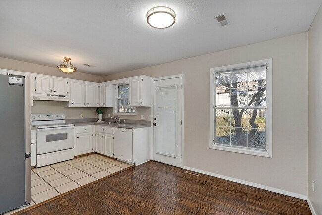 Building Photo - 5911 S Farm Rd 157