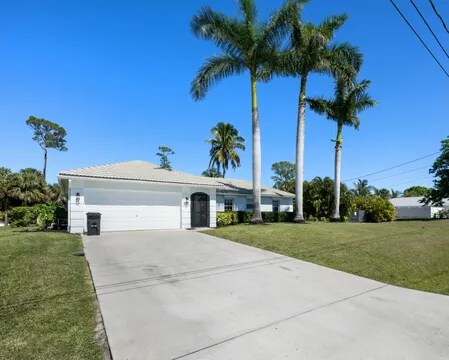 Building Photo - 131 NE Naranja Ave