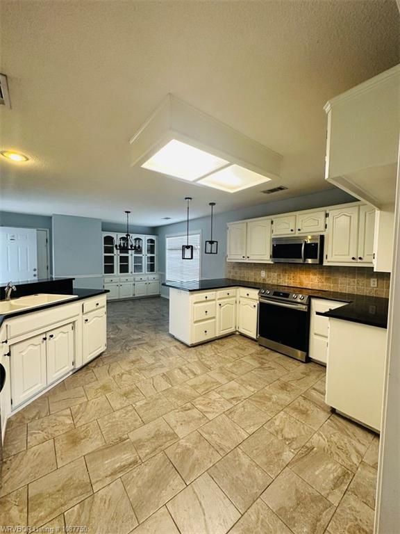 Building Photo - 3900 Bristol Ln