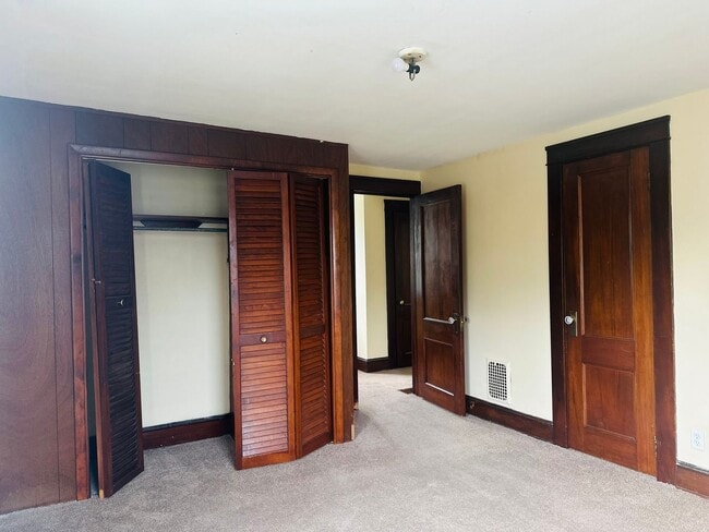 Building Photo - DREAM LOCATION !! LOOKS LIKE PRIVET ROAD !!!