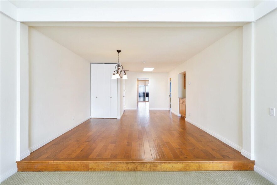 Building Photo - 575 Esplanade