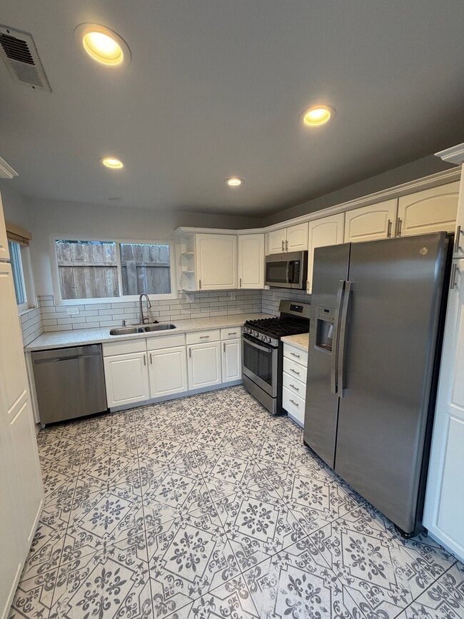 Building Photo - 1845 Blackhawk Ave