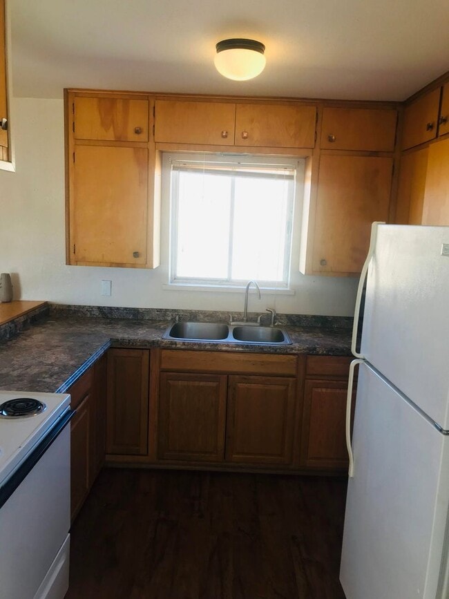 Building Photo - 1070 US-50