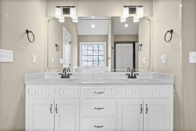 Building Photo - 415 Glenstone Springs Dr
