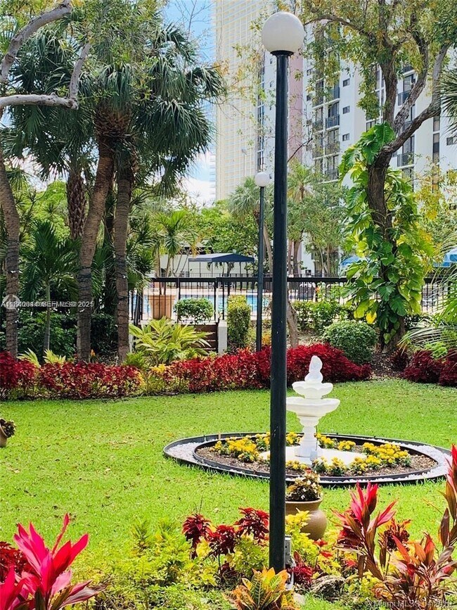 Building Photo - 17021 N Bay Rd