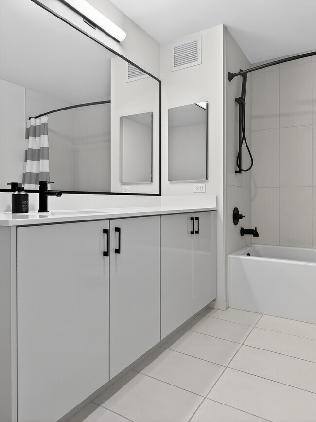 Building Photo - 88 E Wacker Pl