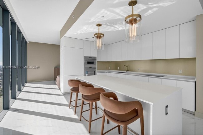 Building Photo - 700 NE 24th St