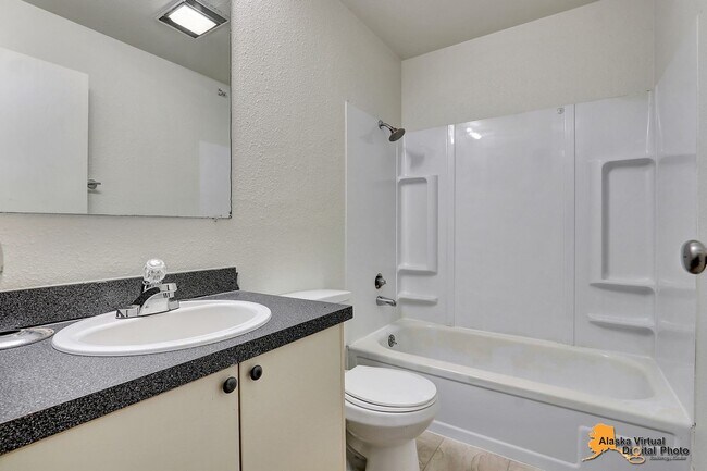 Building Photo - Cozy Condo for Rent in East Anchorage!