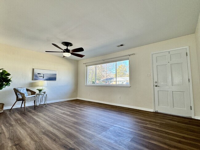 Building Photo - READY 08-26-25!! 3-Bedroom Ranch W/Fenced ...