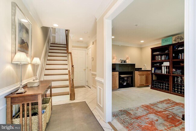 Primary Photo - 1221 Roundhouse Ln