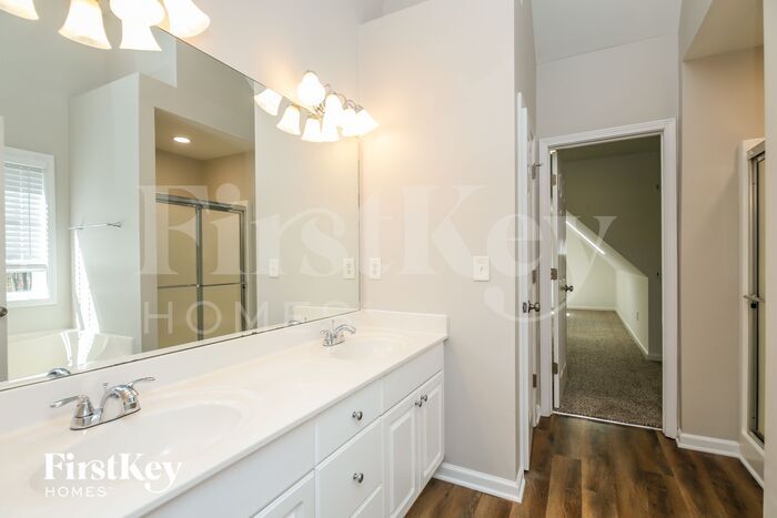 Building Photo - 5631 Waldens Farm Dr