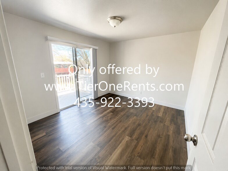 Building Photo - This property offers a NO DEPOSIT option available for qualified renters!