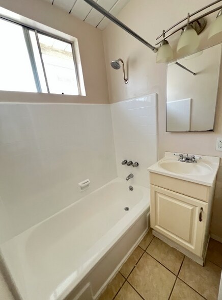 Building Photo - 11842 Venice Blvd.