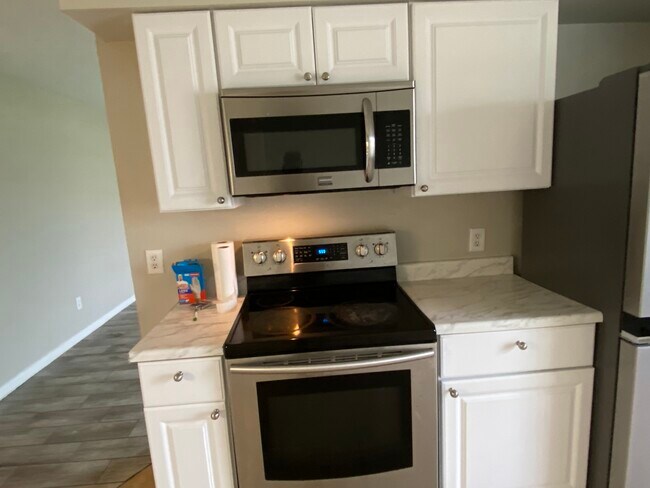 Building Photo - 1015 Kurze Ave