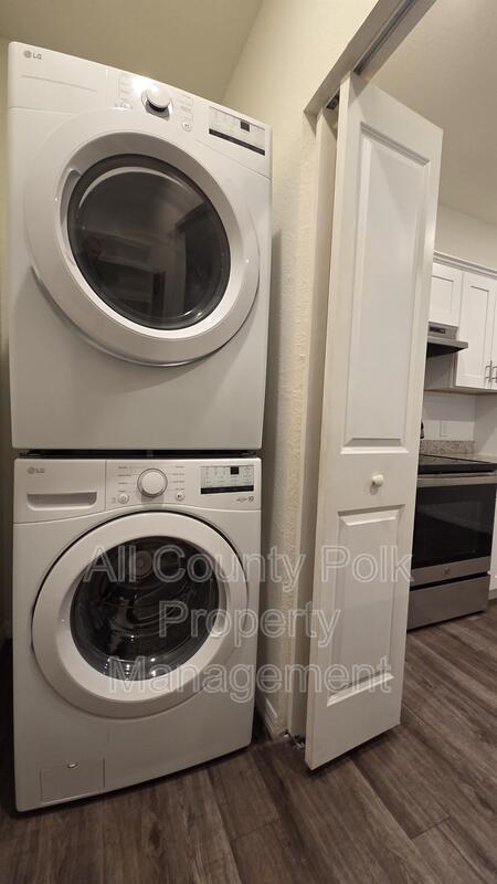 Building Photo - 915 Ariana St