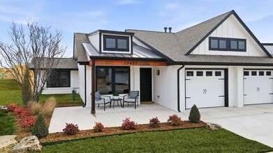 Building Photo - Move In Special! Lawn Care Included! Fully Remodeled 2/1/1