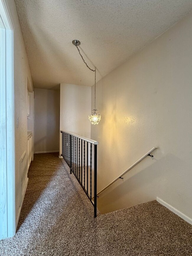 Building Photo - AVAILABLE NOW!!