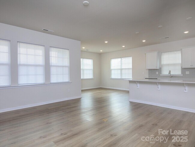 Building Photo - 161 White Apple Wy