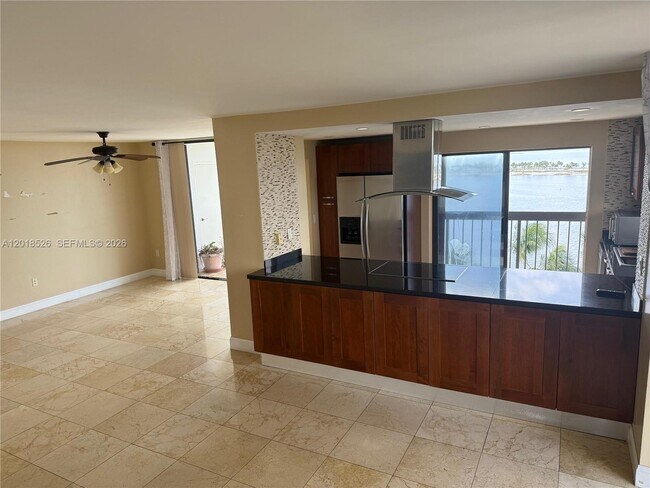 Building Photo - 2333 Brickell Ave
